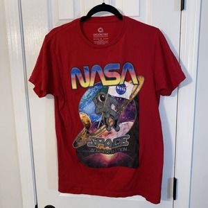 Akademiks T-Shirt Men's Size Medium Flying Astronaut NASA Tee Red Streetwear